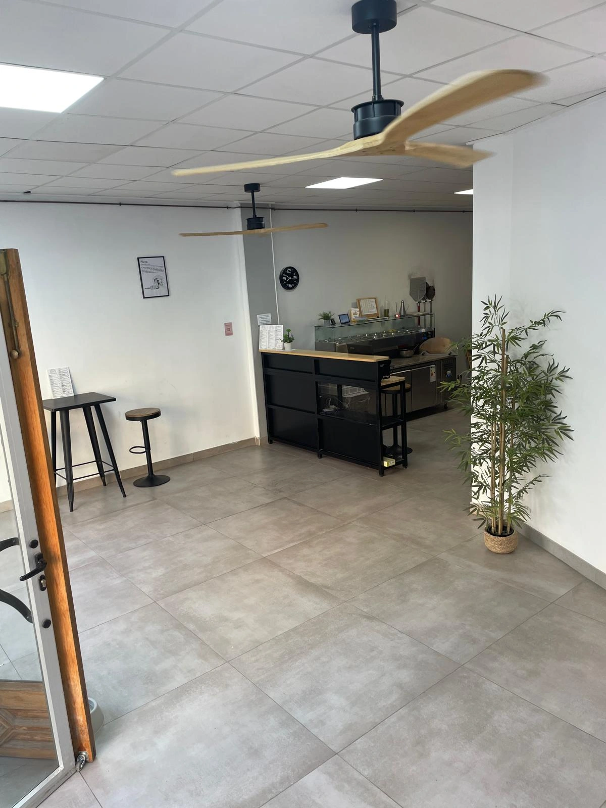 SE TRASPASA PIZZERIA EN DENIA
