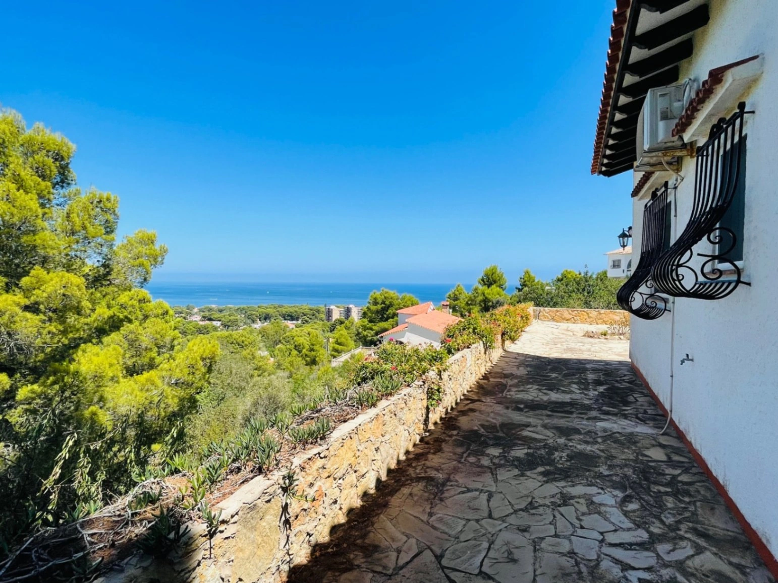 Chalet con piscina y vistas panorámicas en Dénia- Las Rotas