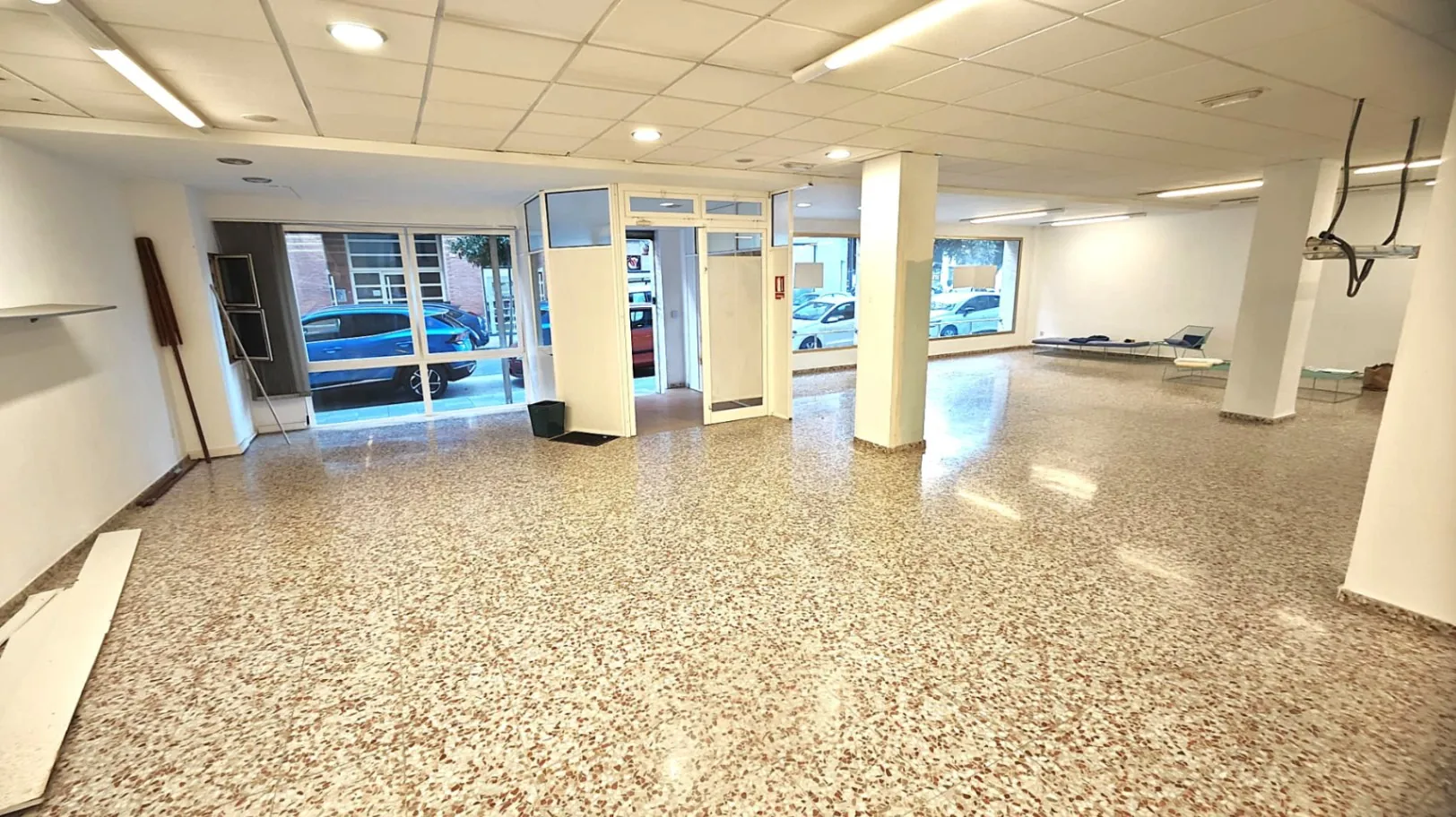 LO 023 D - AMPLIO LOCAL COMERCIAL EN GANDIA