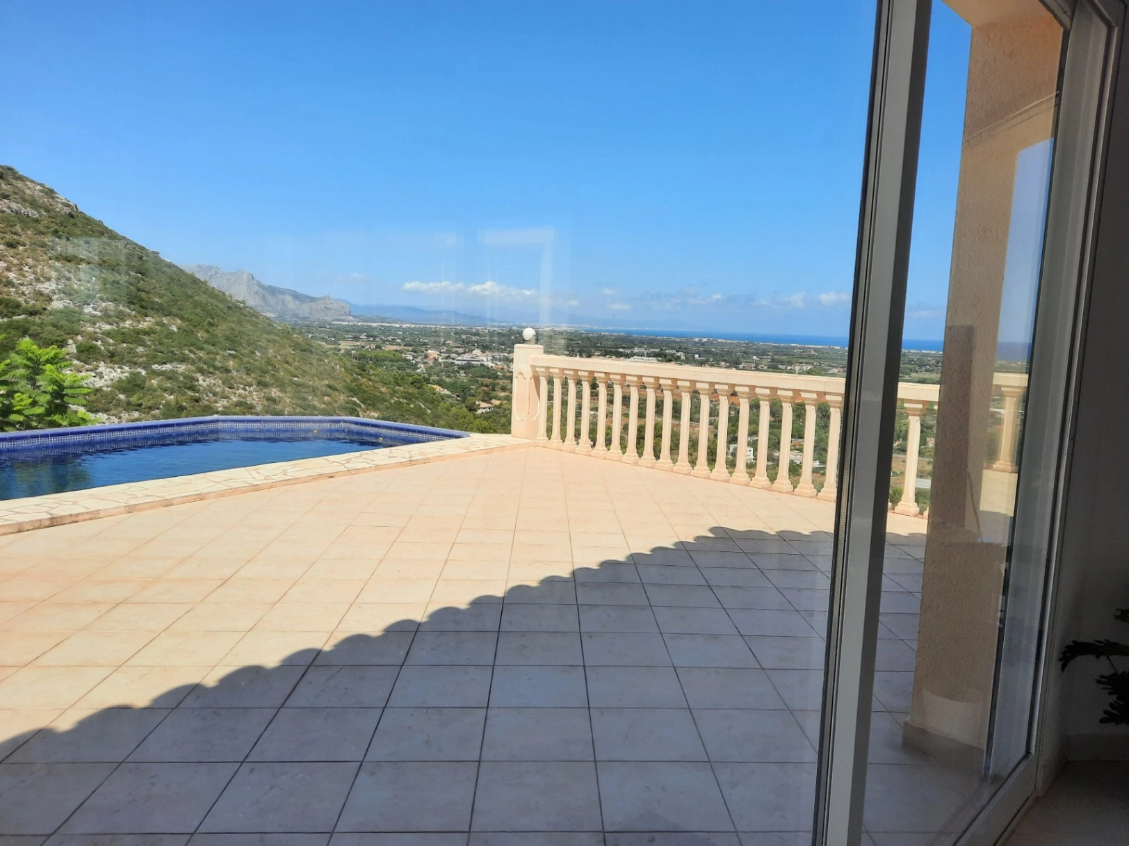 CHALET INDEPENDIENTE CON VISTAS AL MAR