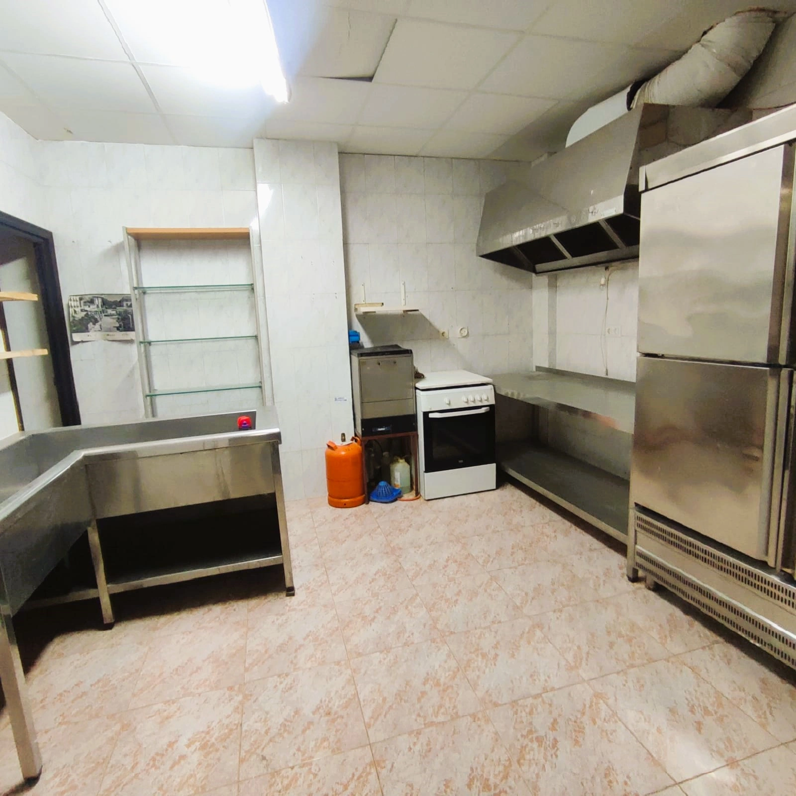 SE VENDE LOCAL EN DENIA