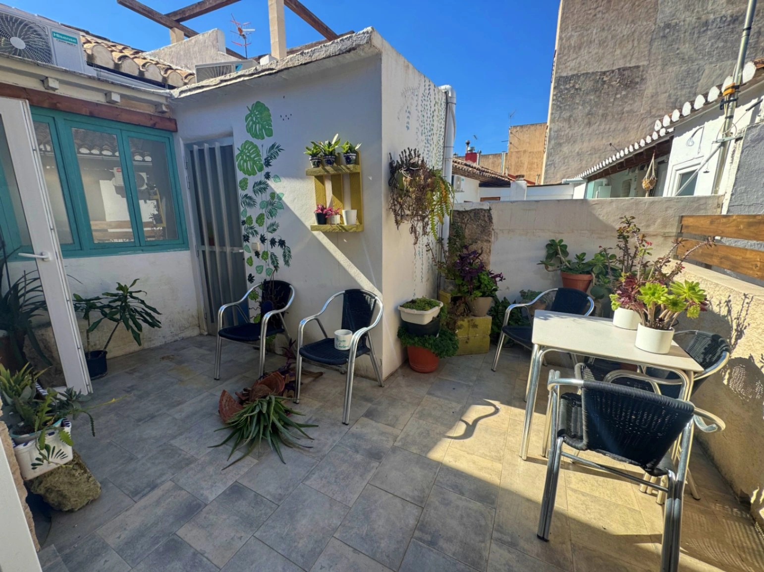 Casa de pueblo reformada en el centro de Denia, con garaje