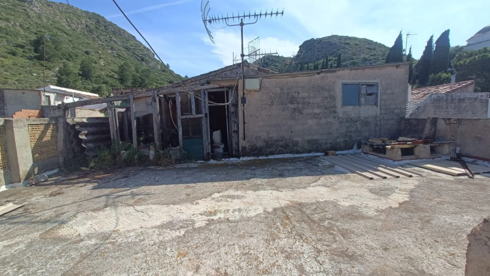 CASA DE PUEBLO AMPLIA Y CENTRICA EN PEDREGUER