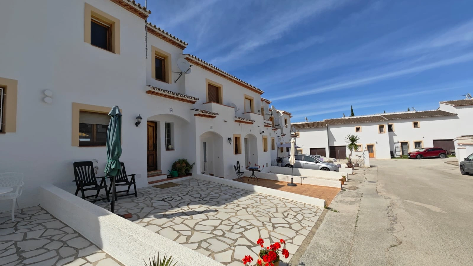 CASA*CHALET CON MUCHO  ENCANTO EN URBA. EN PEDREGUER