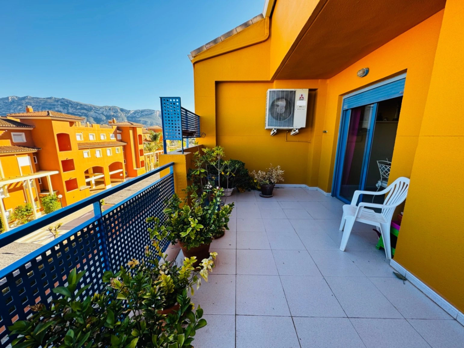 Ático  dúplex de 4 habitaciones en Marinas Km1-Zona Club de Tenis