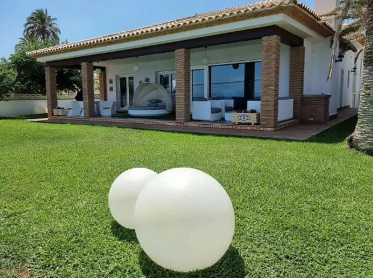 CH 053 CC - Denia. Villa en 1. linea de la playa