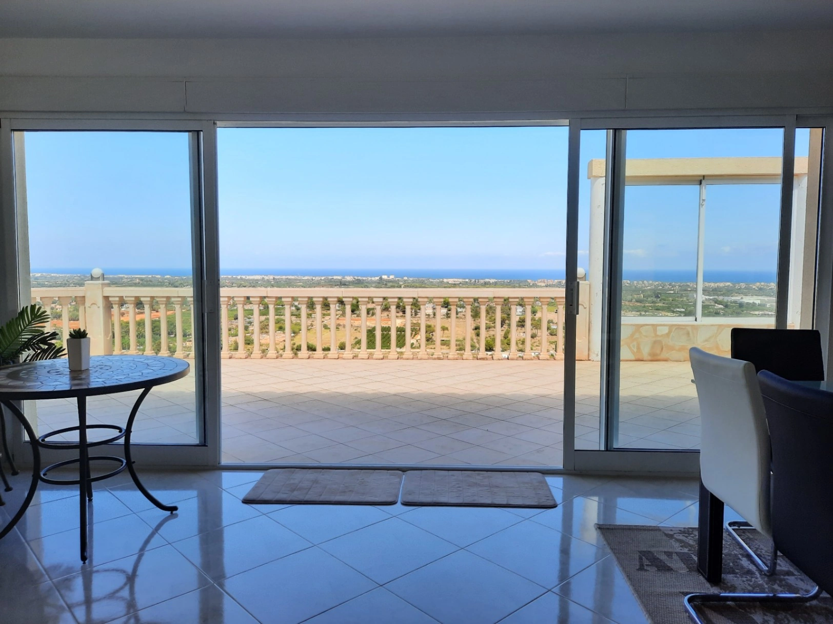 CHALET INDEPENDIENTE CON VISTAS AL MAR