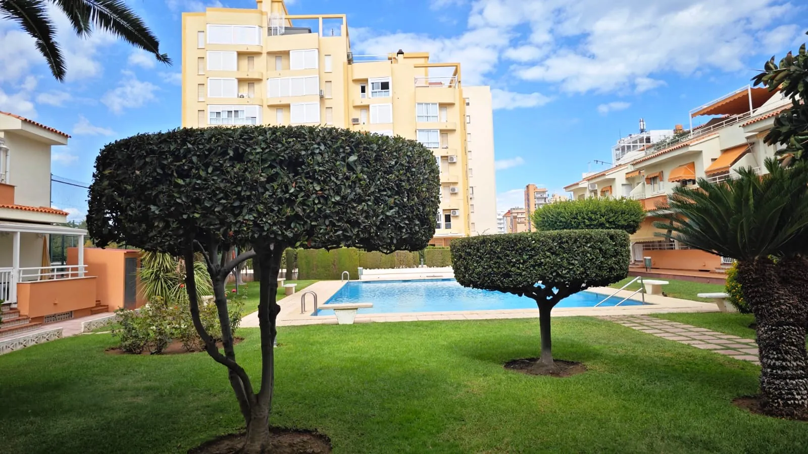 APARTAMENTO CON PISCINA Y PARKING EN LA PLAYA DE GANDIA