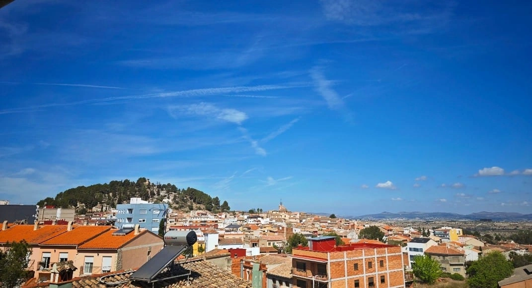 ADOSADO CON PISCINA EN CASTELLÓ DE RUGAT