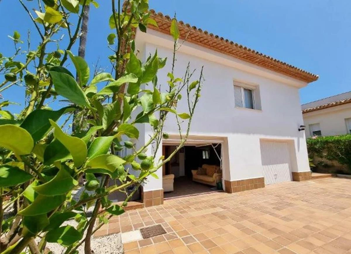 Denia. Villa en 1. linea de la playa