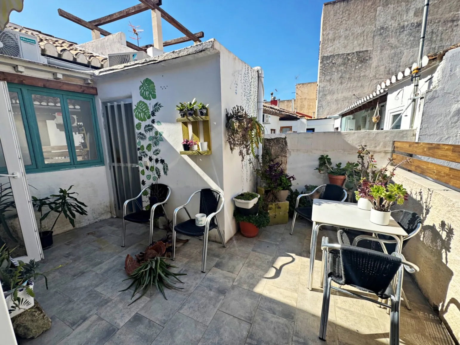 Casa de pueblo reformada en el centro de Denia, con garaje