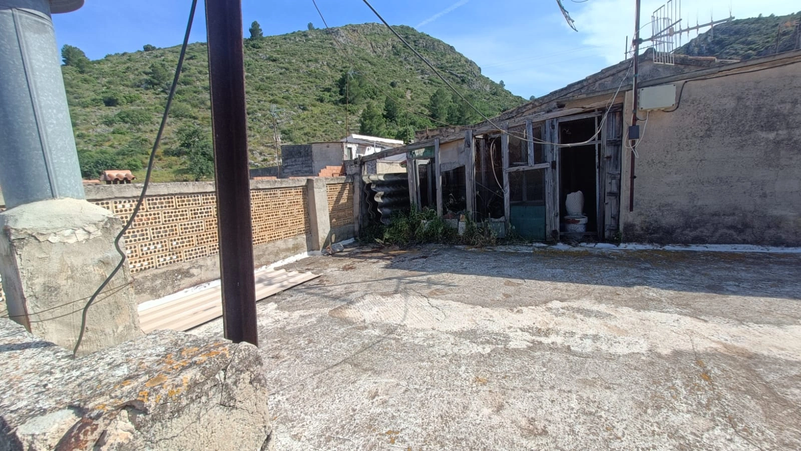 CASA DE PUEBLO AMPLIA Y CENTRICA EN PEDREGUER