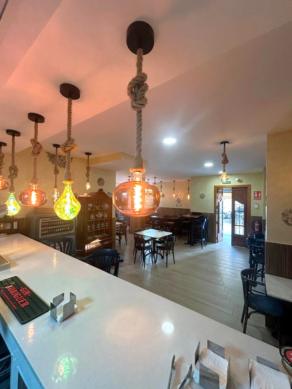 SE VENDE LOCAL/BAR EN PLAYA DE PILES