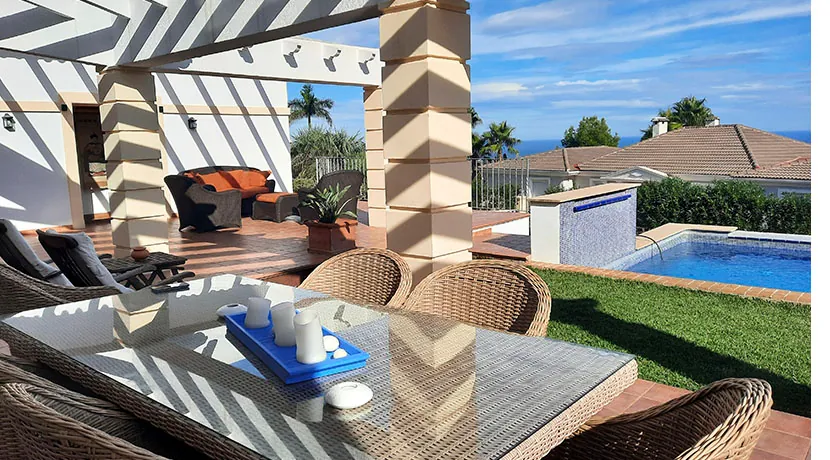 VILLA CON PISCINA Y VISTAS AL MAR EN ZONA MARQUESA VI, DENIA