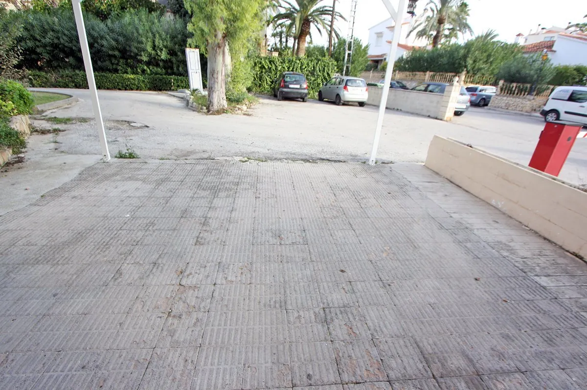 Local comercial cerca de la playa a la venta en Denia