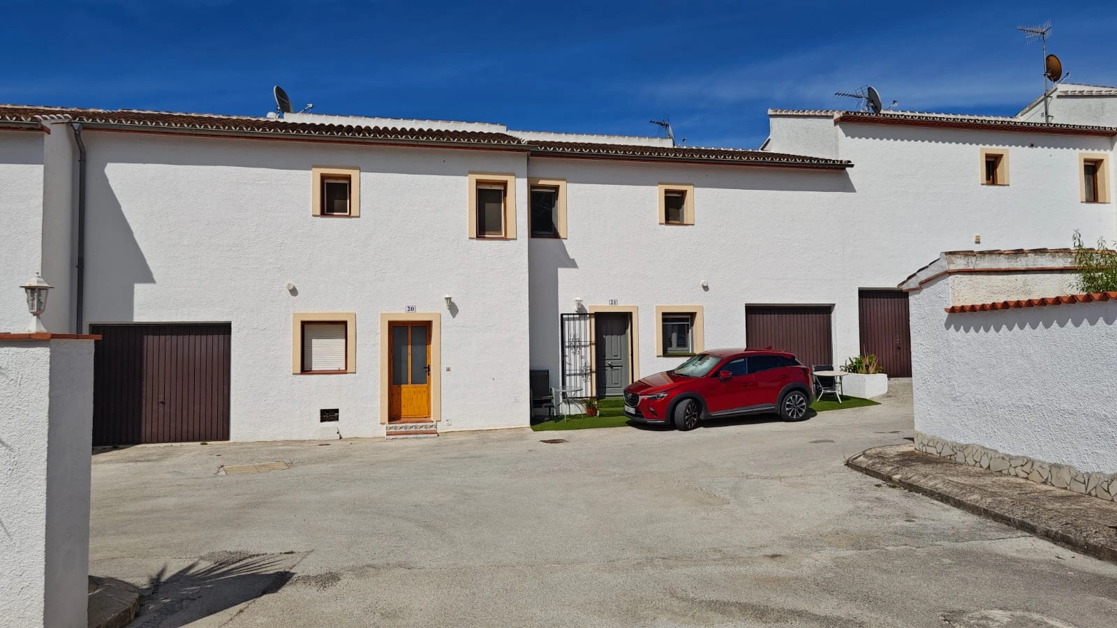 CASA*CHALET CON MUCHO  ENCANTO EN URBA. EN PEDREGUER