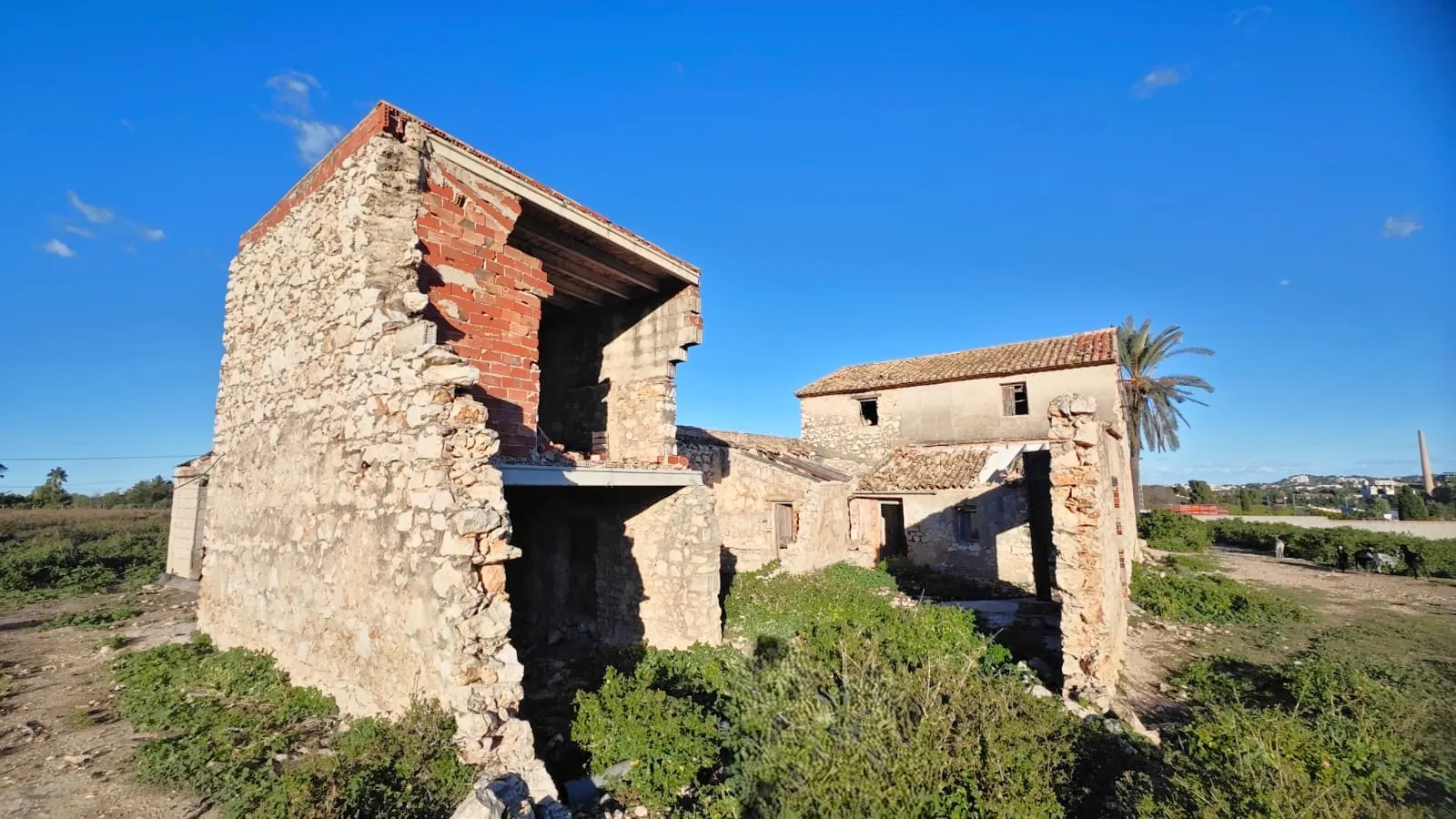 PARCELA con CASA RUSTICA para REFORMAR de 493m2 - DENIA - LA XARA