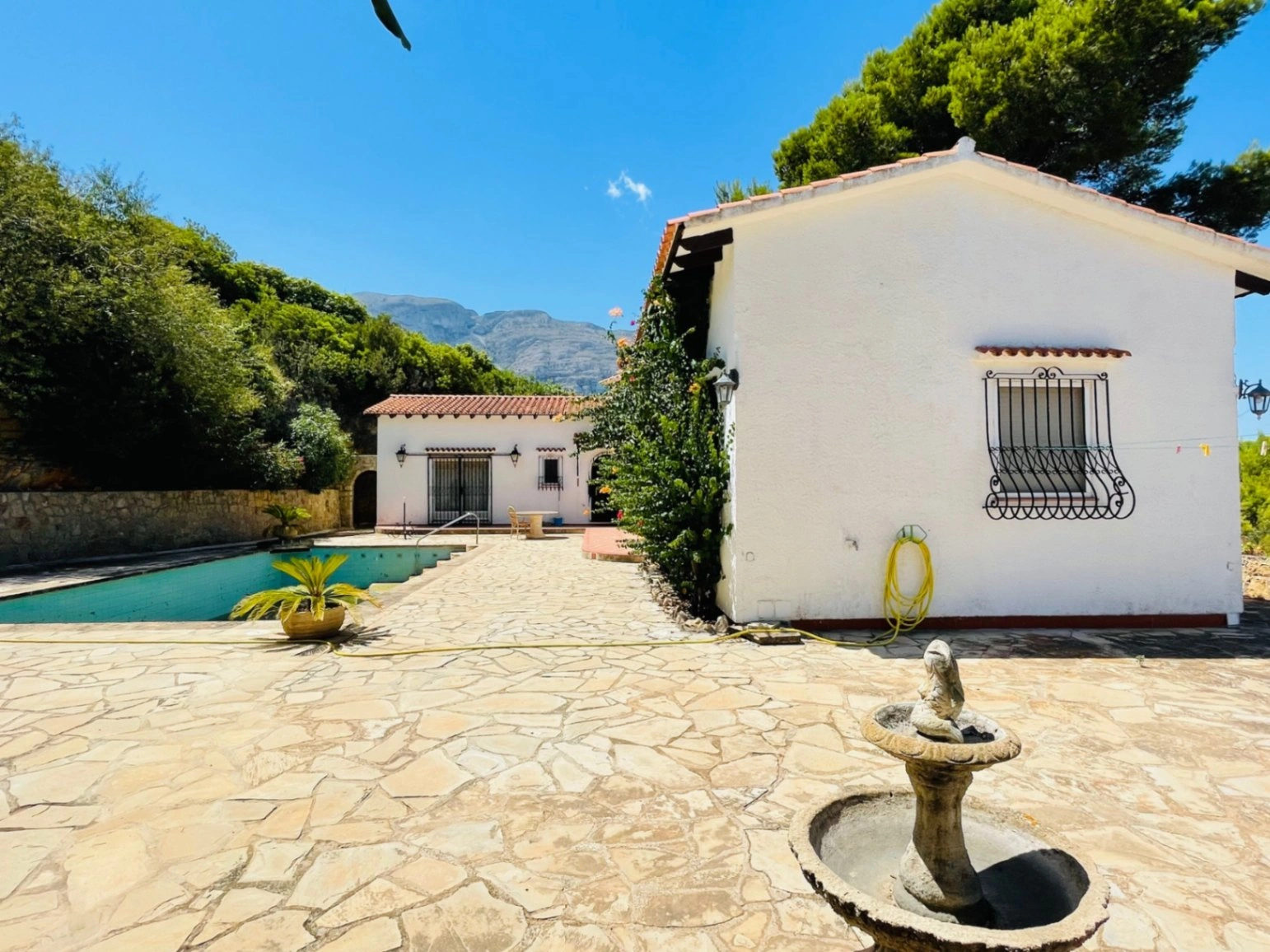 Chalet con piscina y vistas panorámicas en Dénia- Las Rotas