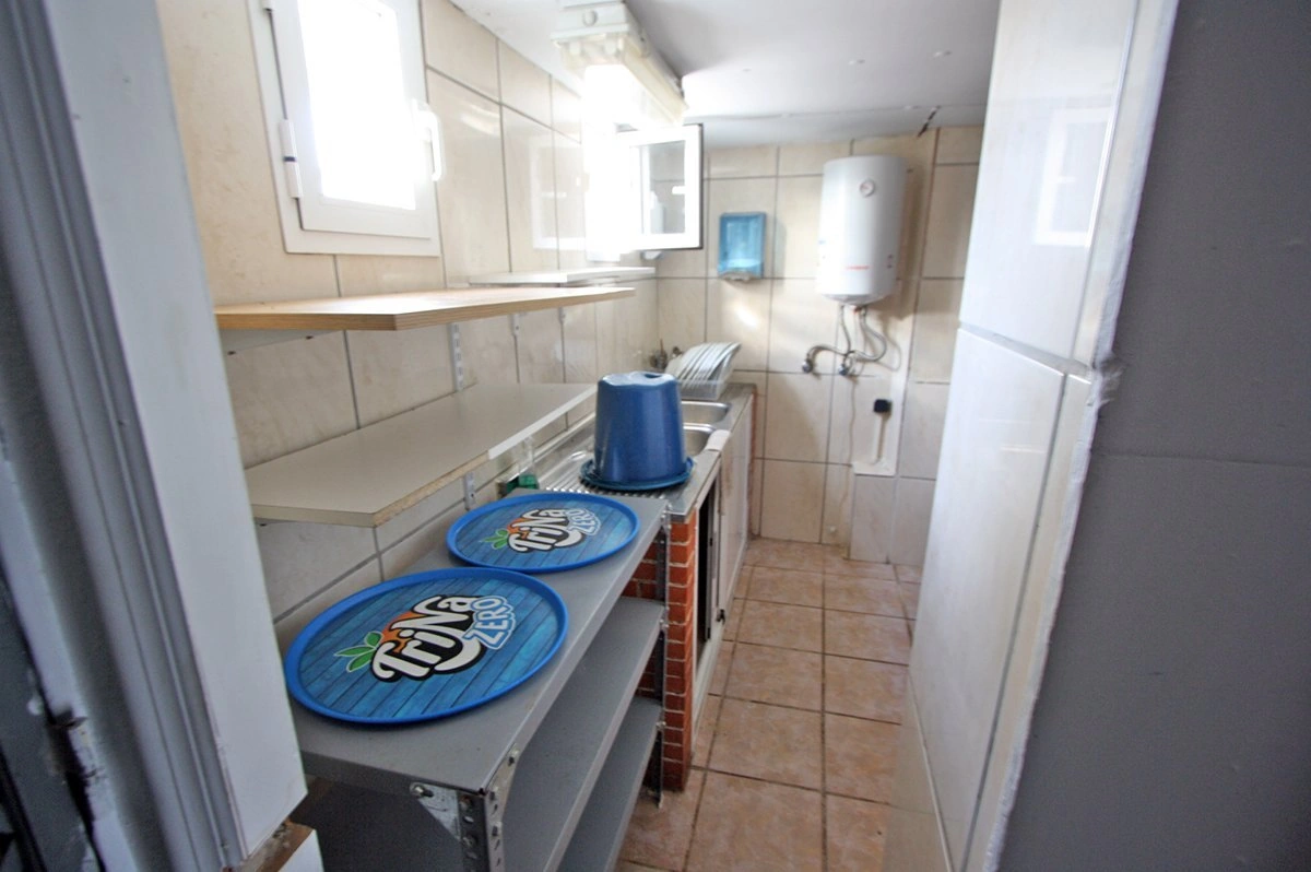 Local comercial cerca de la playa a la venta en Denia