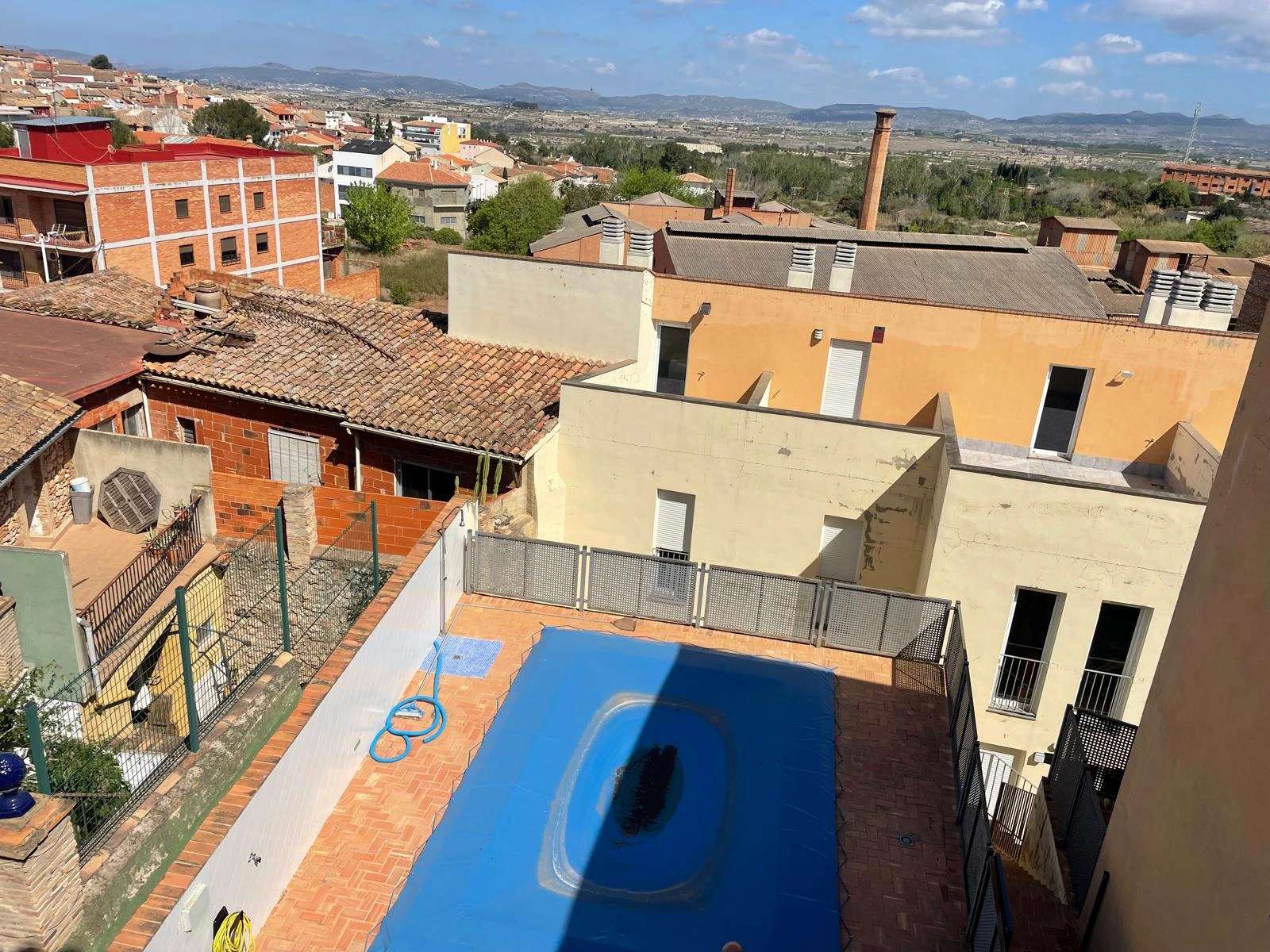 ADOSADO CON PISCINA EN CASTELLÓ DE RUGAT