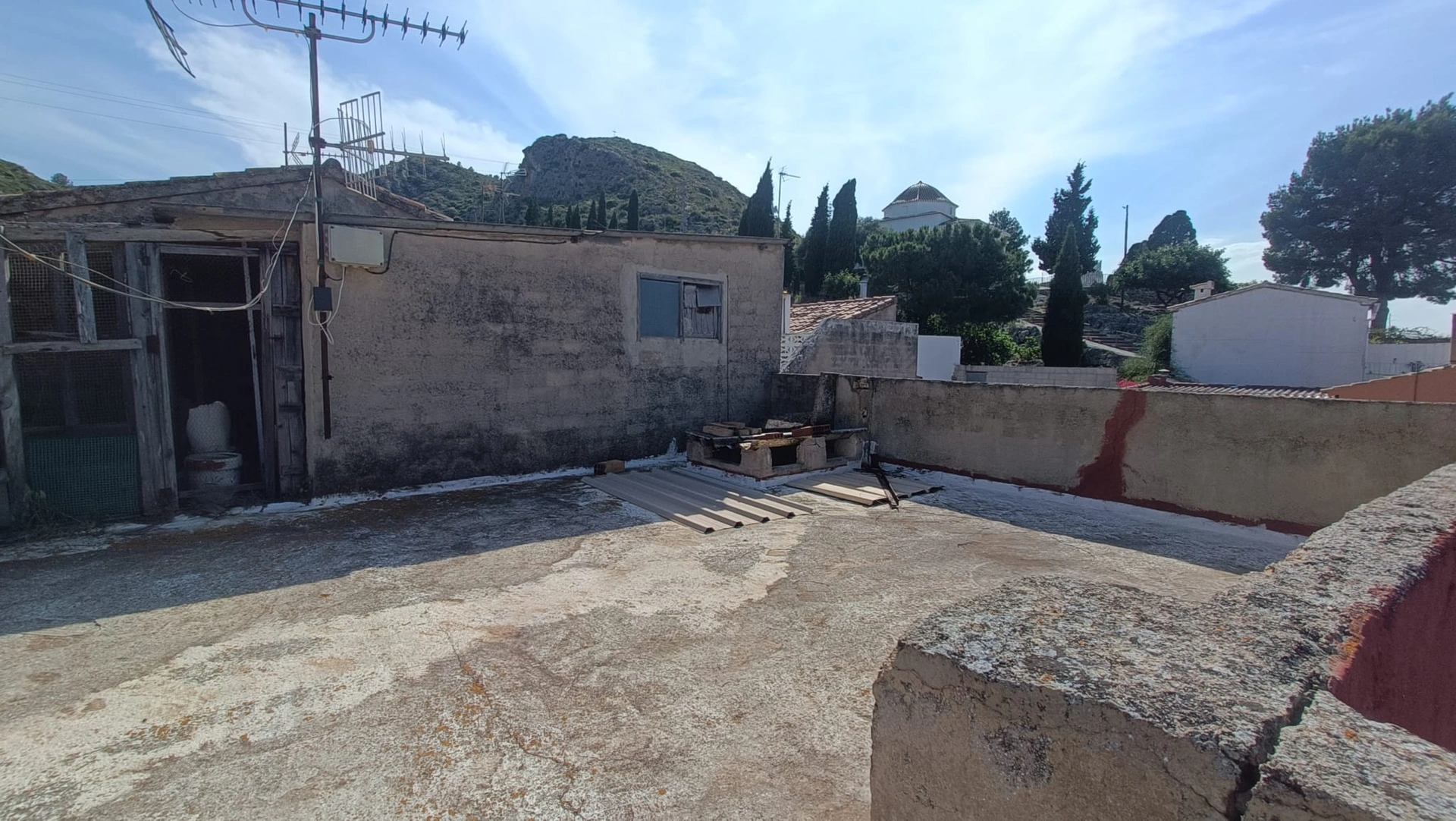 CASA DE PUEBLO AMPLIA Y CENTRICA EN PEDREGUER