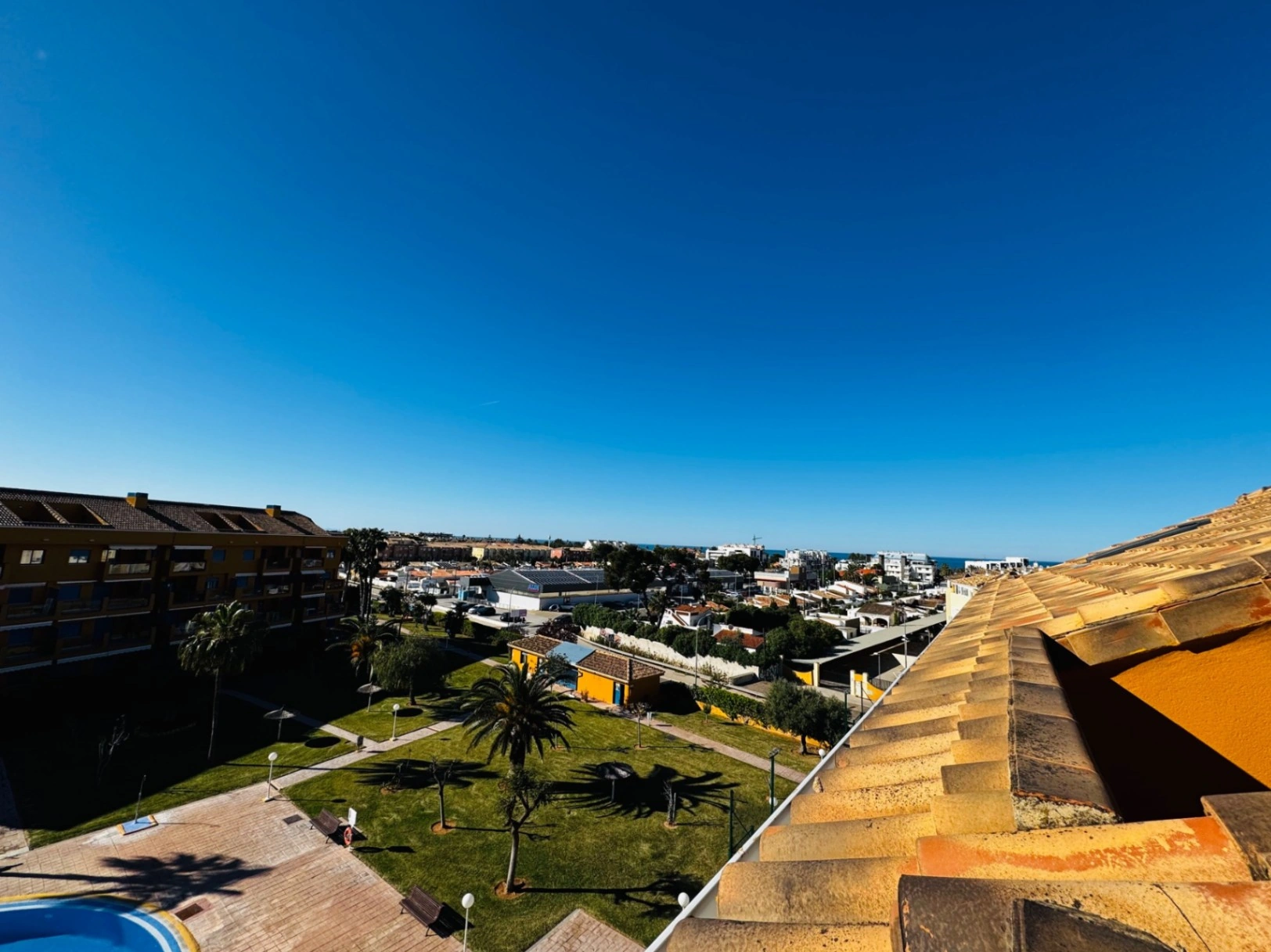 Ático  dúplex de 4 habitaciones en Marinas Km1-Zona Club de Tenis