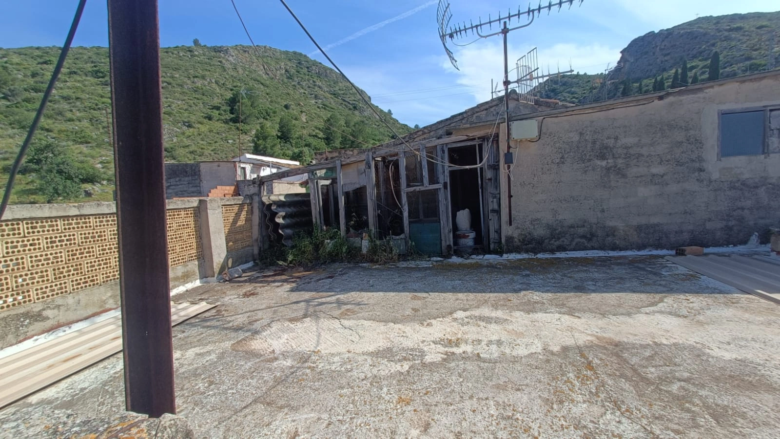 CASA DE PUEBLO AMPLIA Y CENTRICA EN PEDREGUER