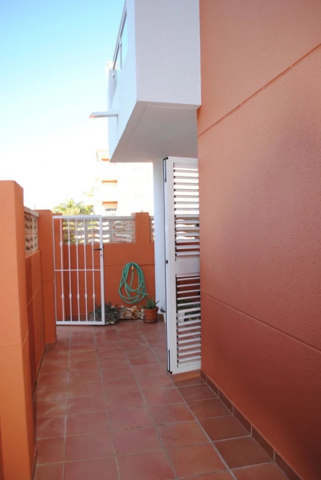 Apartamento en Denia en planta baja de 2 dormitorios y terraza privada en venta