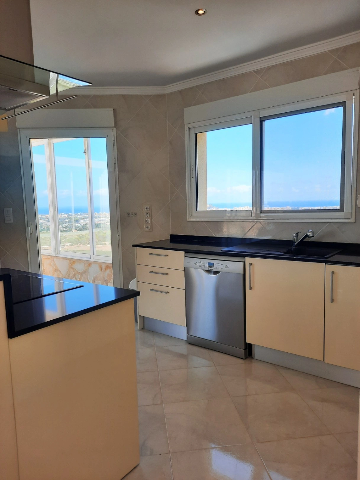 CHALET INDEPENDIENTE CON VISTAS AL MAR