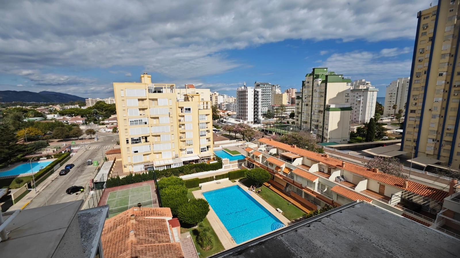 APARTAMENTO CON PISCINA Y PARKING EN LA PLAYA DE GANDIA