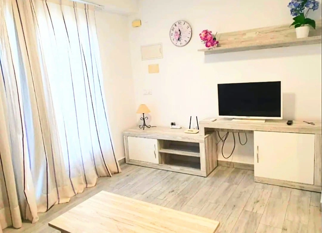 SE VENDE BAJO EN PRIMERA LINEA EN LA PLAYA DE GANDIA
