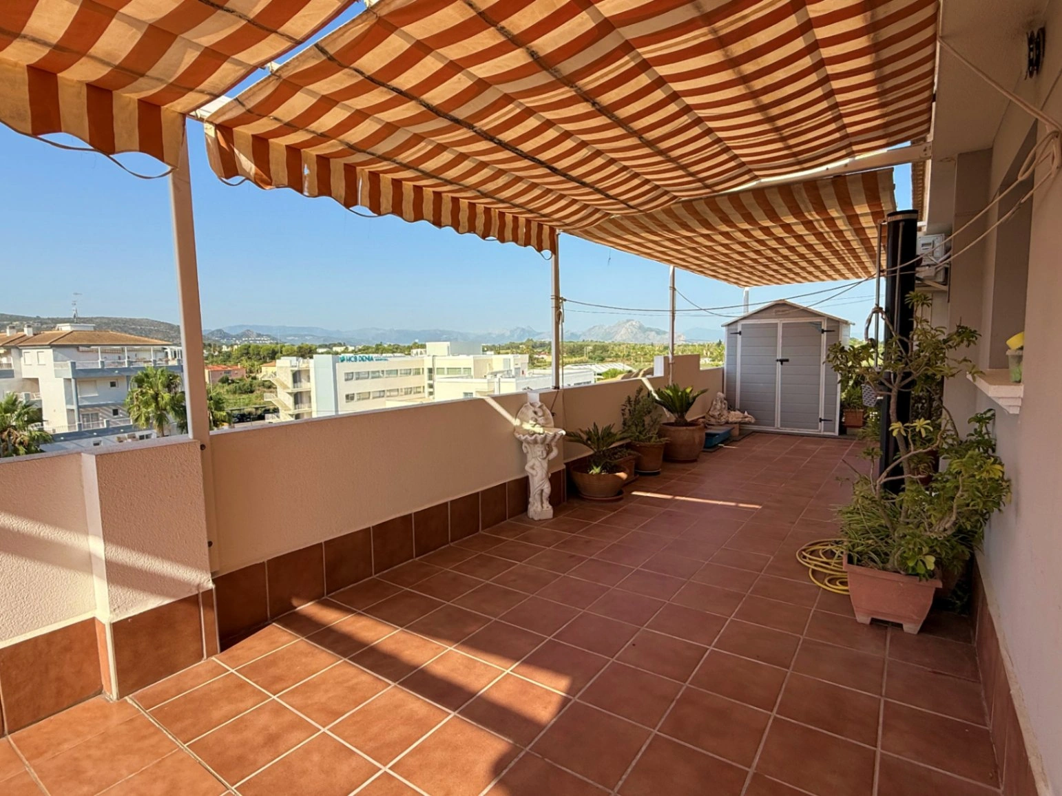 Ático en venta en Denia con gran terraza y bonitas vistas