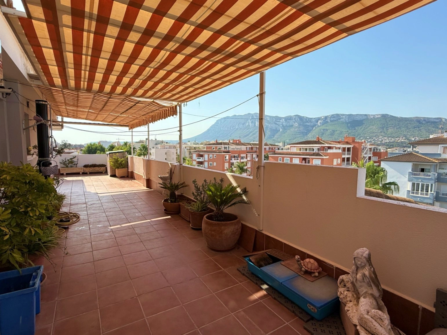 Ático en venta en Denia con gran terraza y bonitas vistas