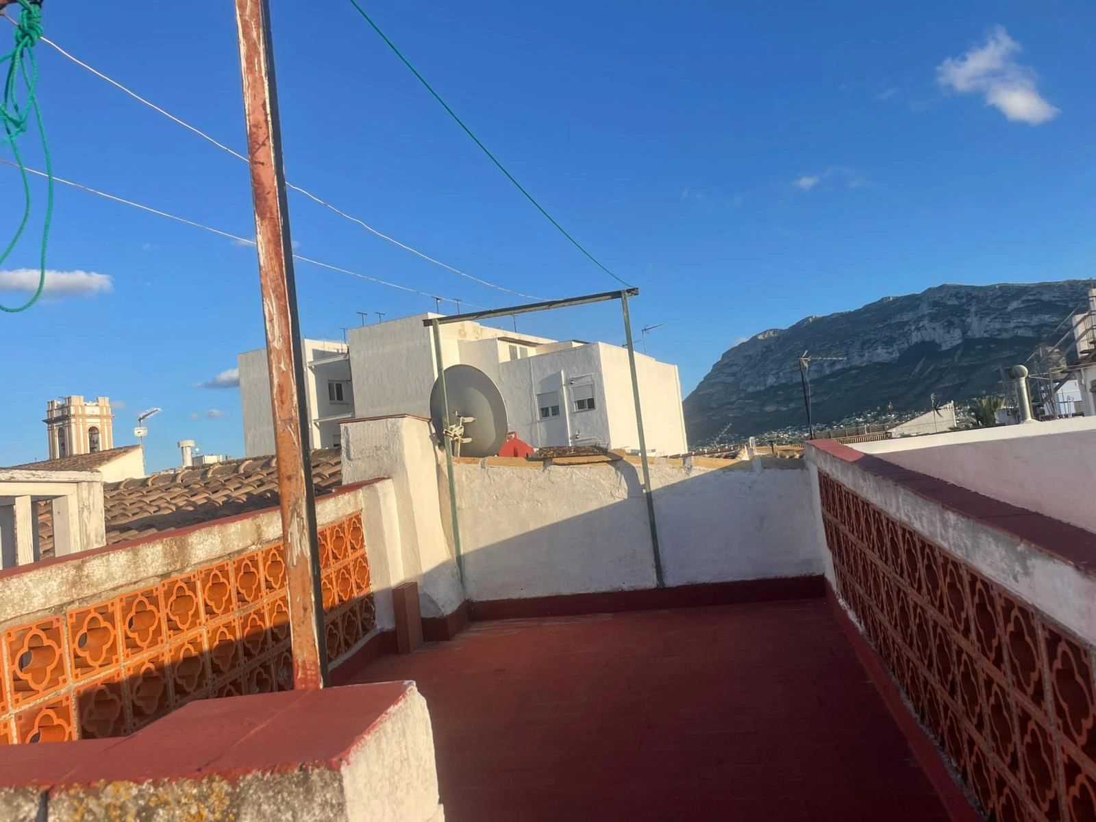 Casa de pueblo en el casco antiguo de Dénia – ¡Una inversión con gran potencial!