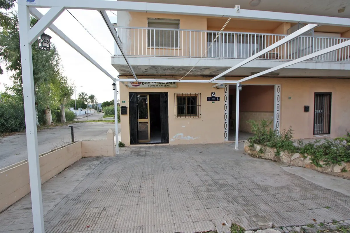 Local comercial cerca de la playa a la venta en Denia