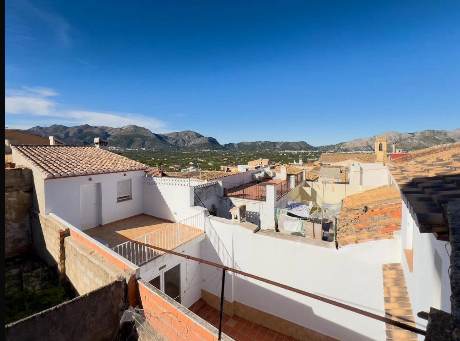 CASA DE PUEBLO POR REFORMAR CON DISEÑO IBICENCO A REALIZAR