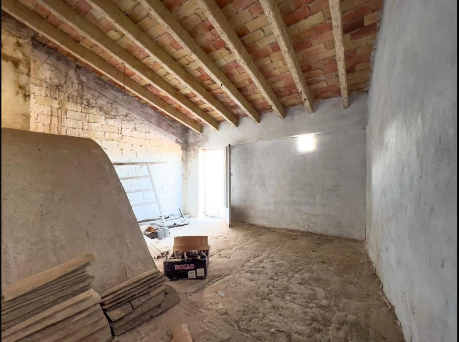 CASA DE PUEBLO POR REFORMAR CON DISEÑO IBICENCO A REALIZAR