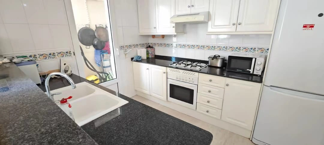 APARTAMENTO EN URBANIZACION A 1.200-metros DE DÉNIA Y  100 de PLAYA