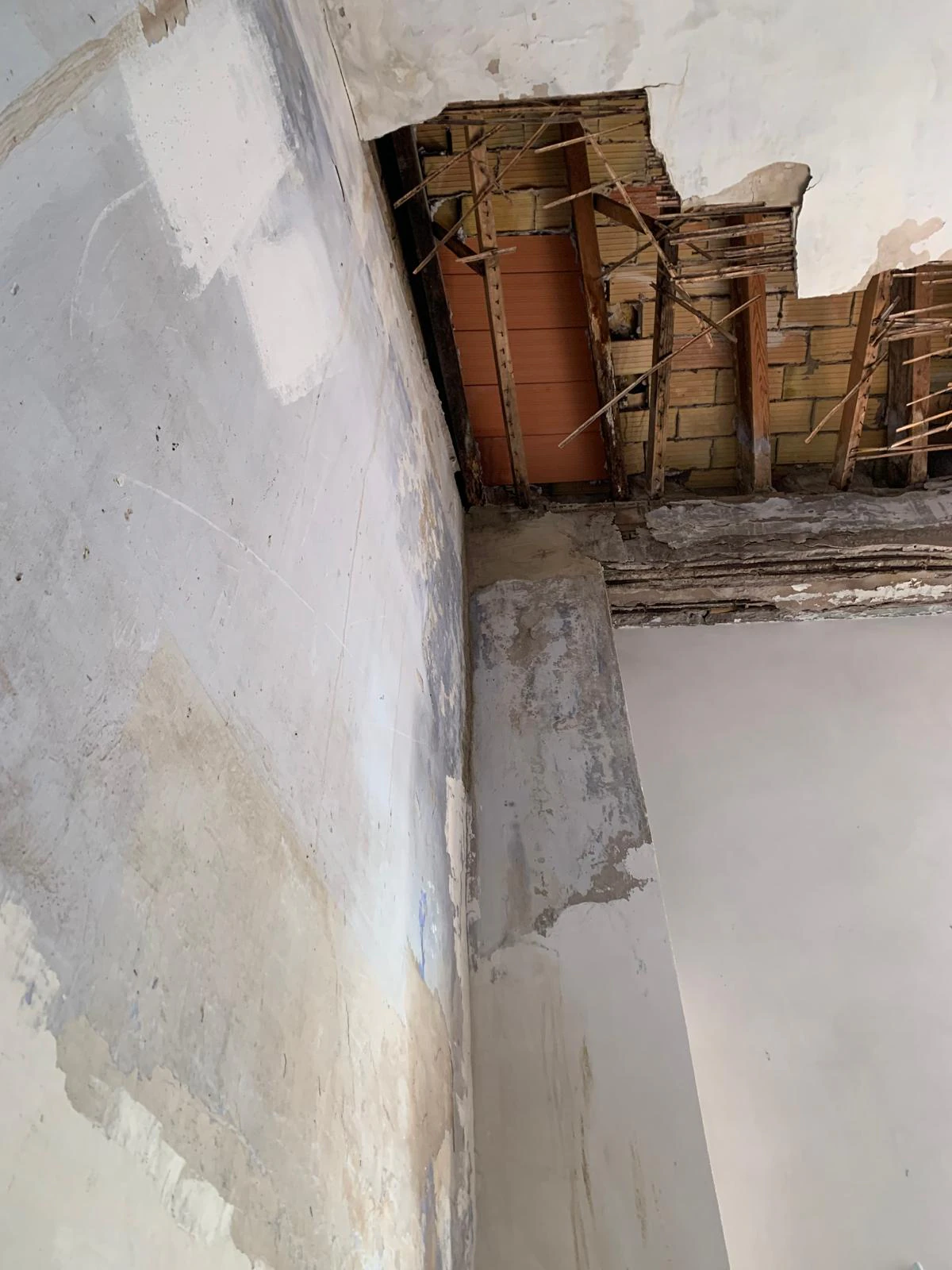 CASA PUEBLO ESQUINERA EN PILES