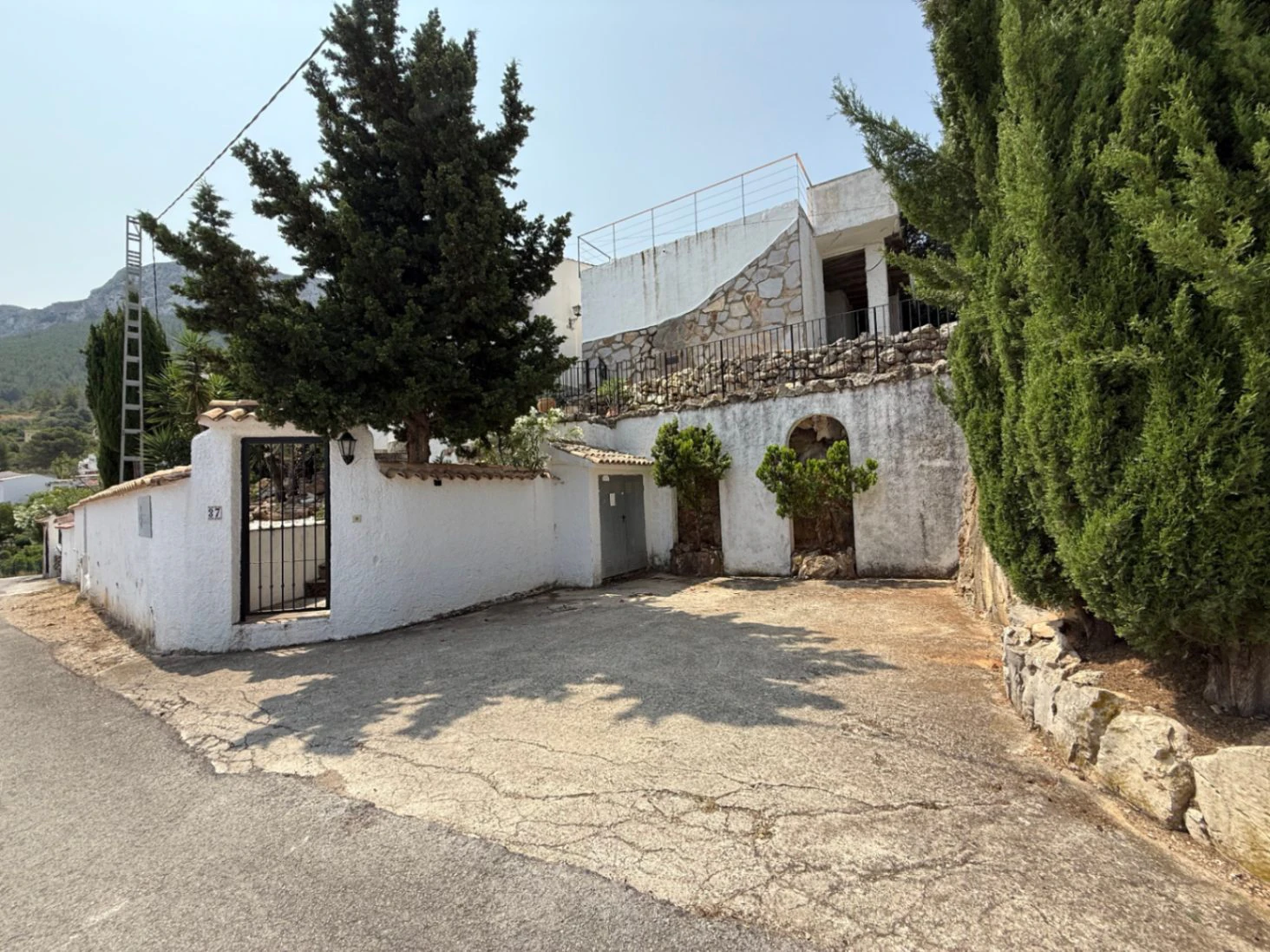 Encantadora villa en la zona del Montgó con vistas panorámicas al mar, al castillo y a la ciudad de Dénia