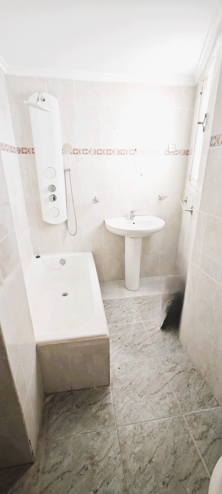 APPARTEMENT CENTRAL DE 4 CHAMBRES