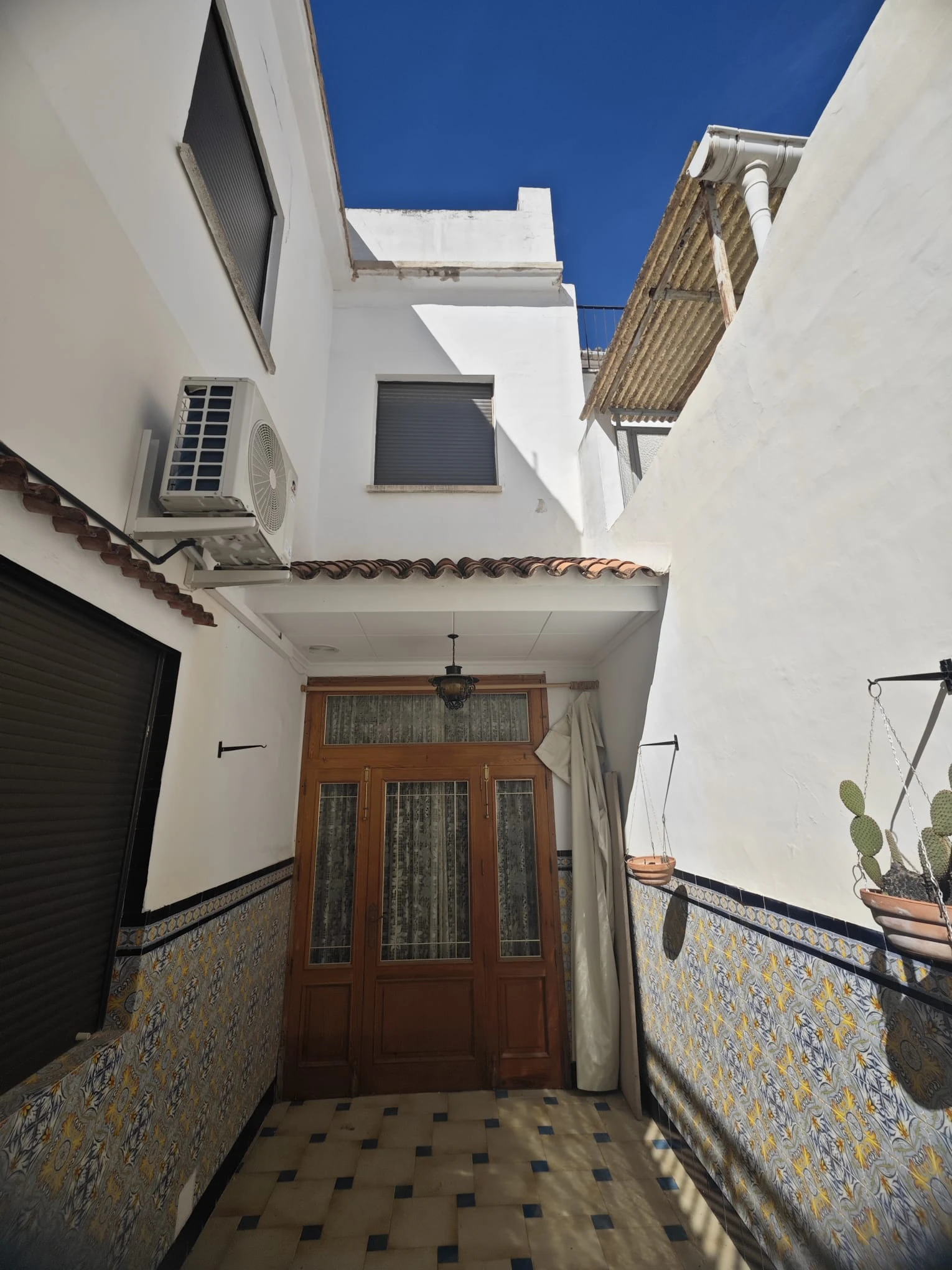 CP 054 D - Amplia Casa con PATIO INTERIOR en Alquería de la Condesa