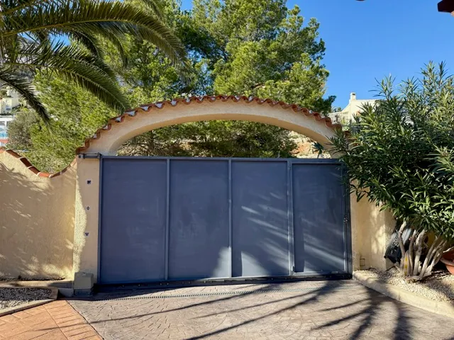 Charmante Villa mit 5 Schlafzimmern und Meerblick in Benitachell