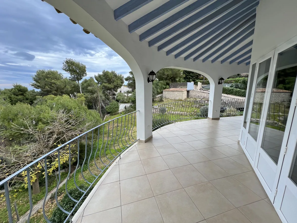 Villa cerca de la playa con vistas al mar en Jávea