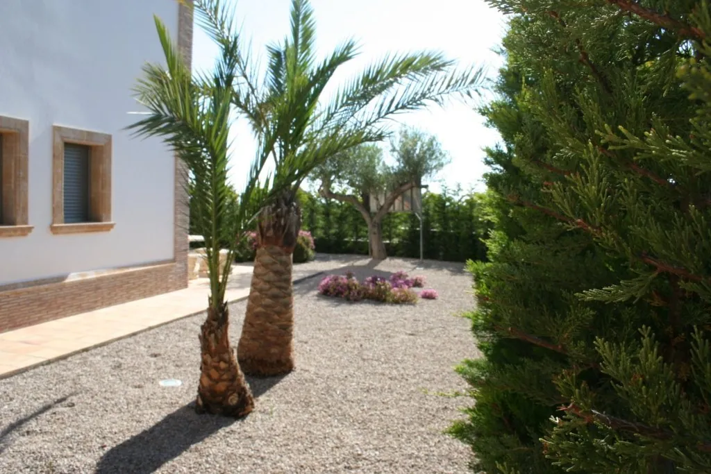 Chalet de 5 dormitorios con vistas al Montgó y al mar en Jávea