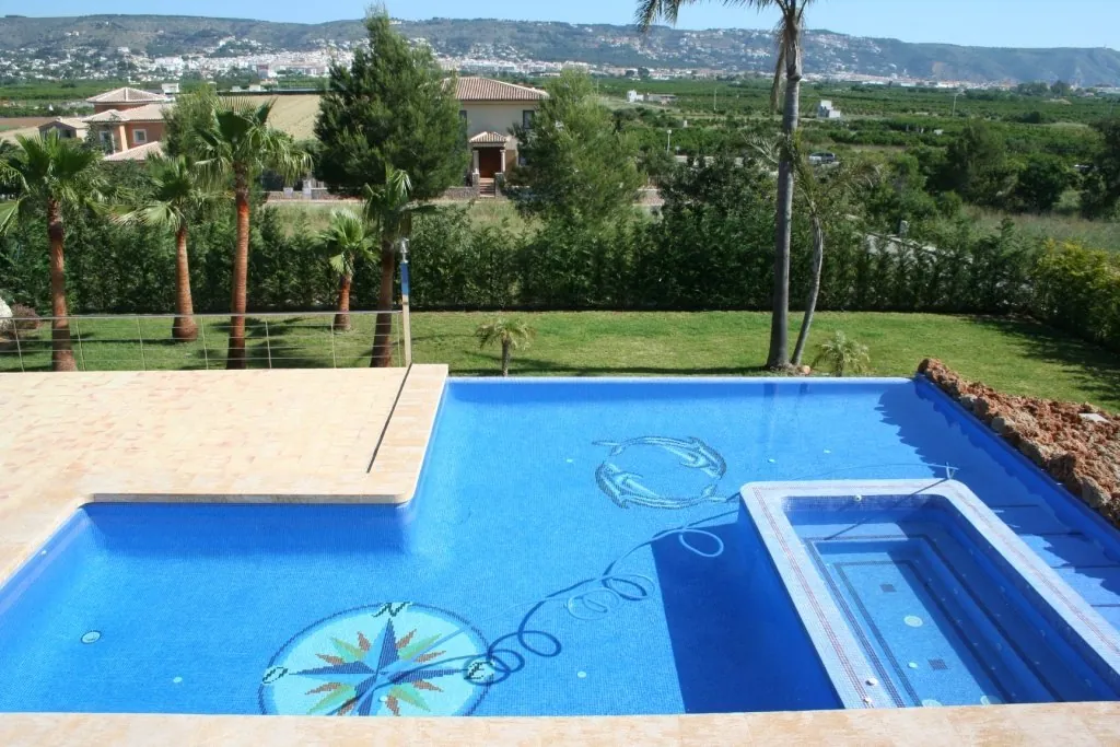Chalet de 5 dormitorios con vistas al Montgó y al mar en Jávea