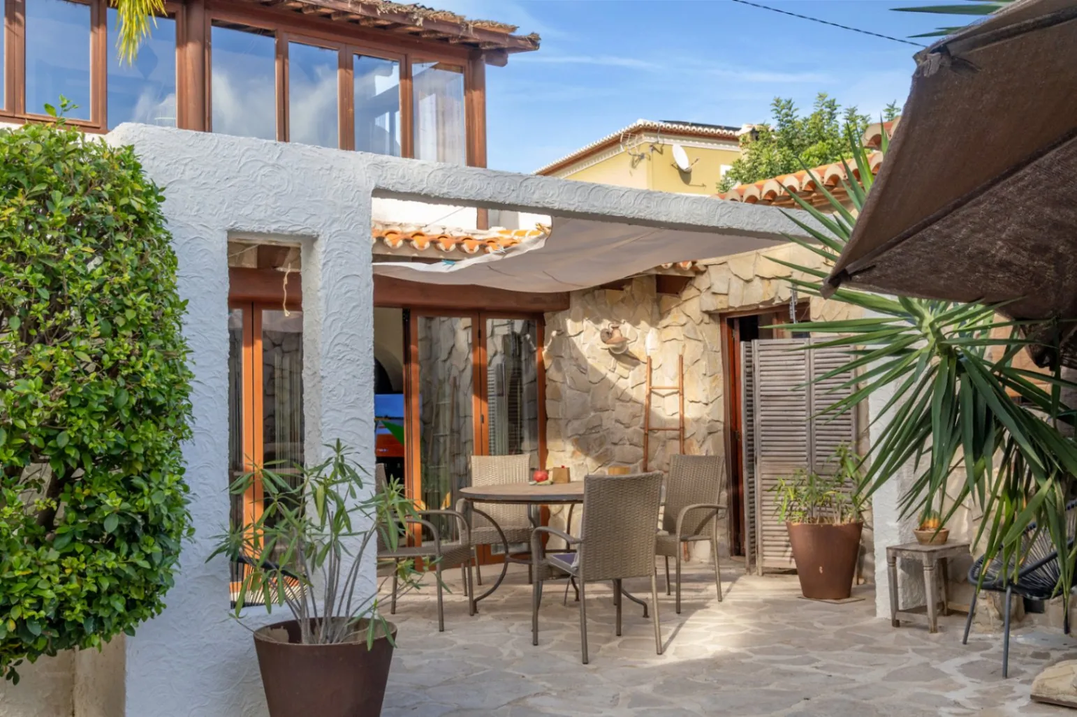 Villa con apartamento de invitados, totalmente renovada y cerca del casco antiguo de Jávea