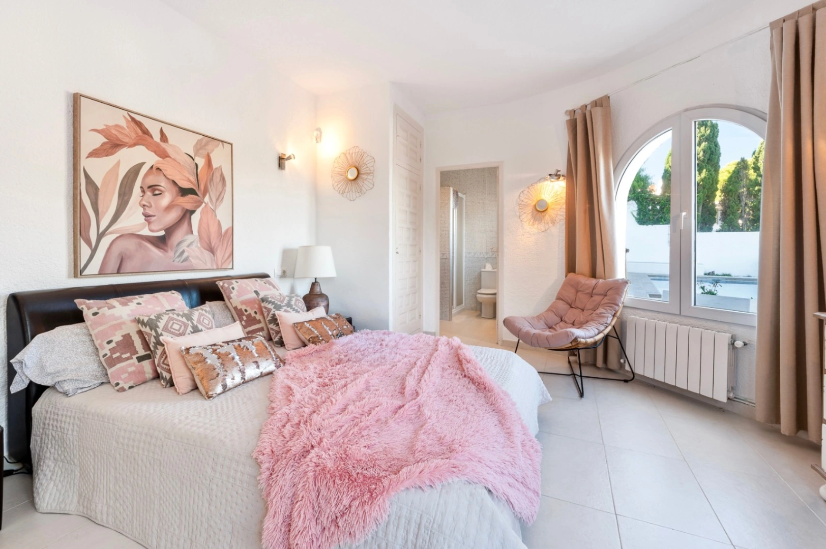 Villa a la venta en Jávea con vistas al mar y a poca distancia de la playa del Portixol