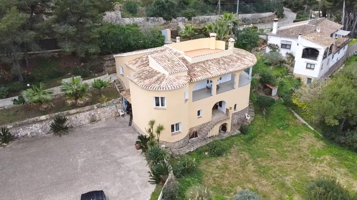Villa cerca de la playa con vistas al mar en Jávea
