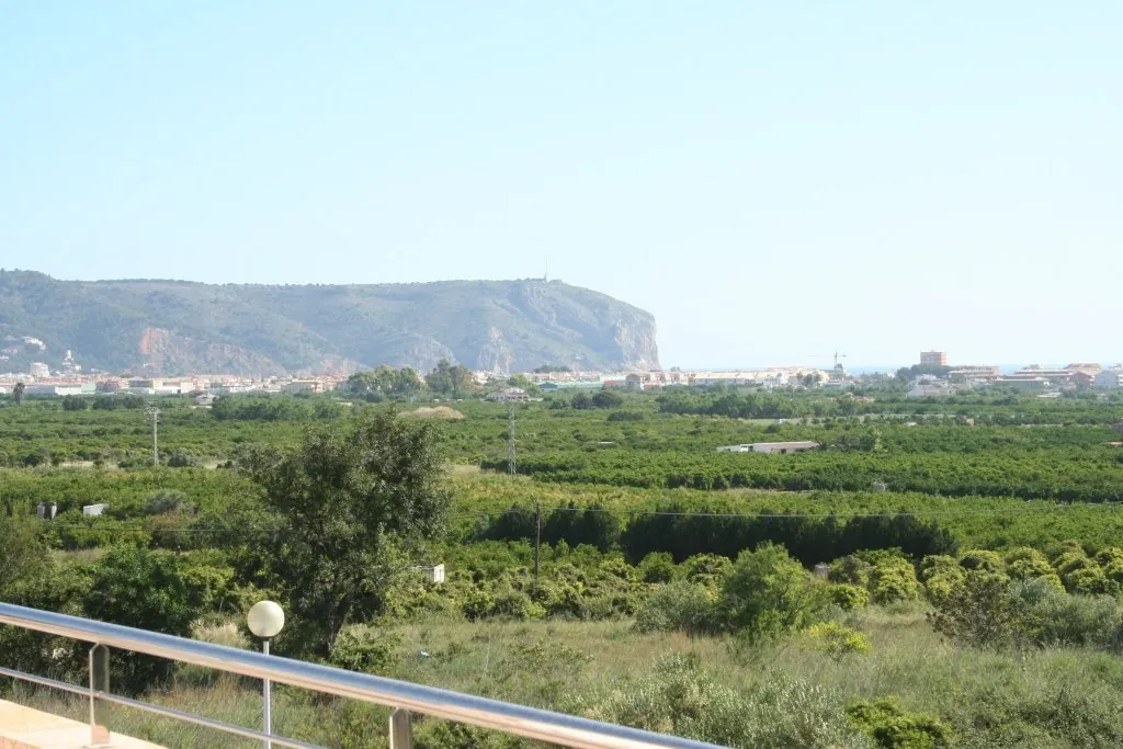 Chalet de 5 dormitorios con vistas al Montgó y al mar en Jávea